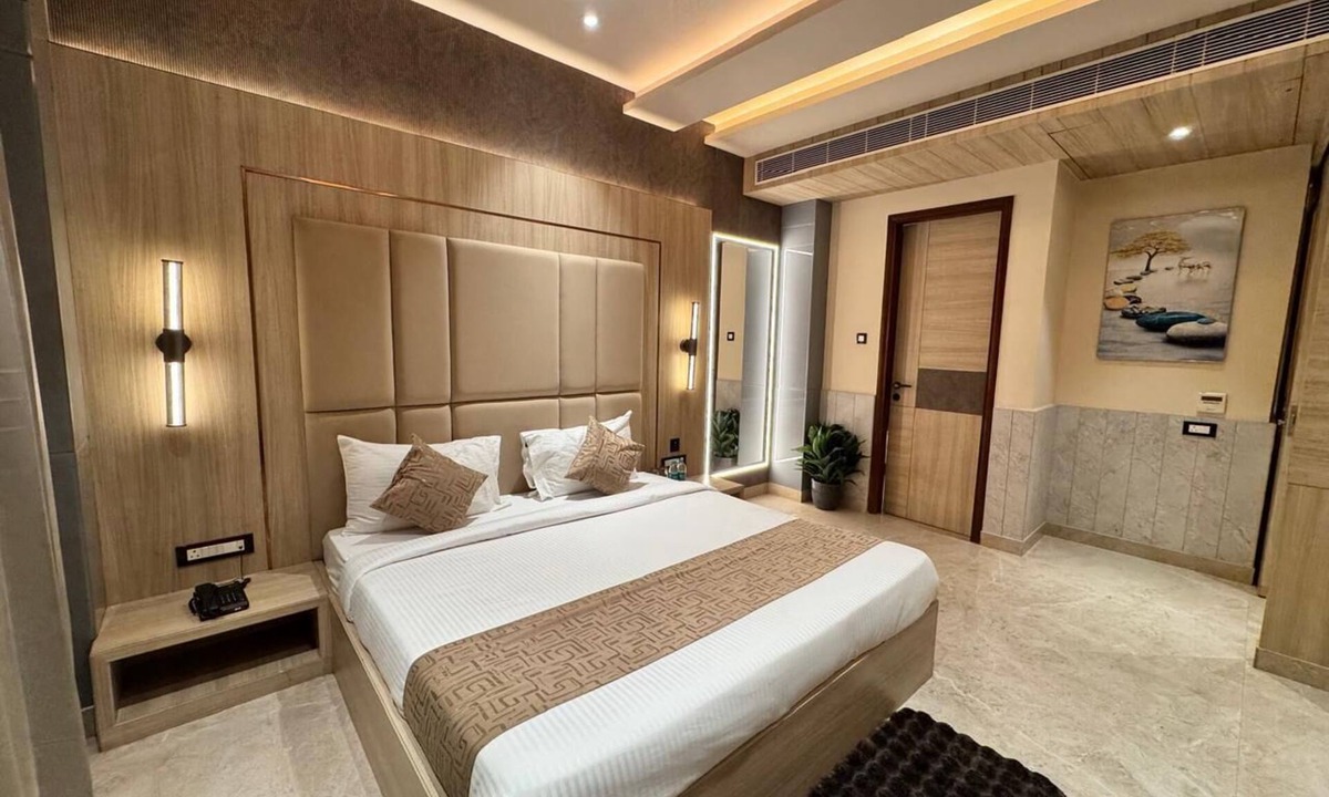 Kanpur Hotel | The SRM Crystal