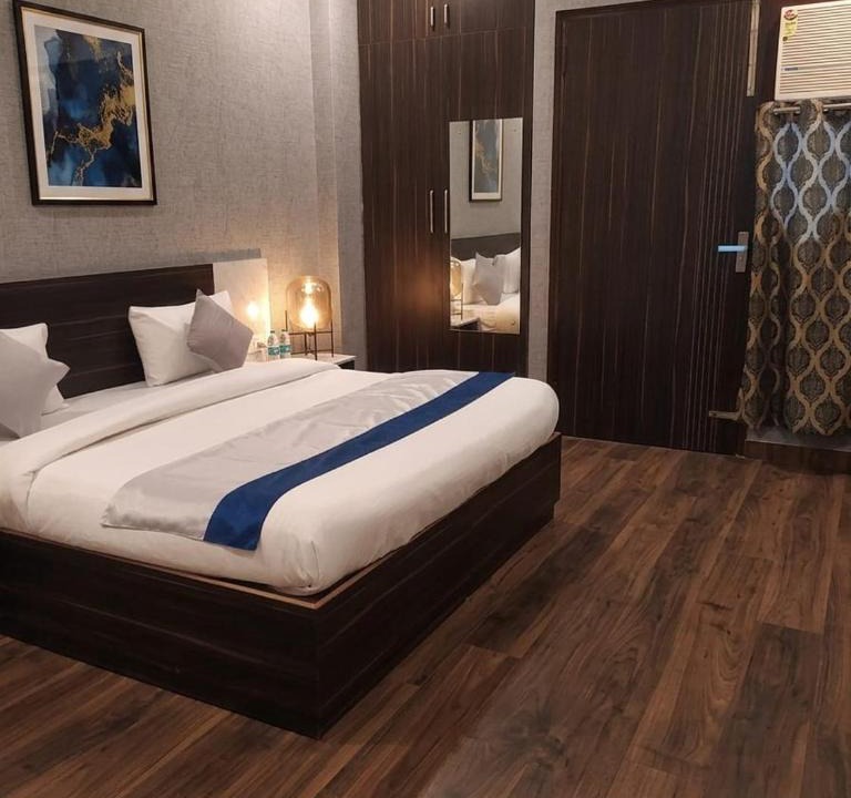 Sector 39 House | "The White Casa"- Sector 39 Near Medanta Medicity