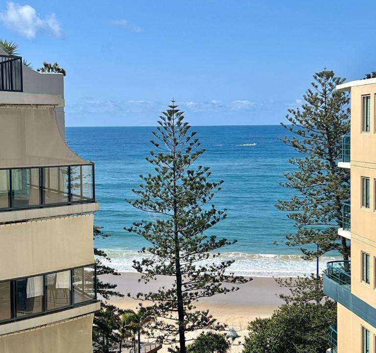 Mooloolaba Apartment | Top Floor Beachside Apartment in the Heart of Mooloolaba