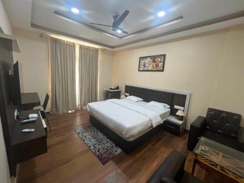 Kittur Hotel | Townhouse Dharawada Taluku Formerly Shri Balaji Hotel