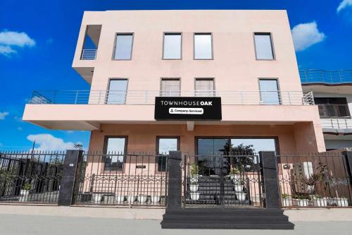 Agra Hotel | Townhouse Oak Taj Nagri Basai