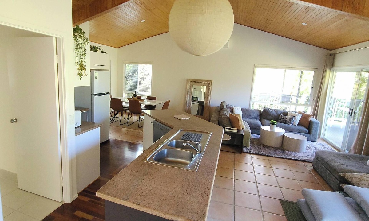 Buderim Villa | Tranquil Bali Inspired Villa. Buderim plus 5 mins from Mooloolaba Oceanfront.
