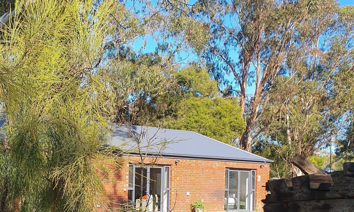Echuca House | Tranquil Country Retreat on bushland acreage only 5km from town center