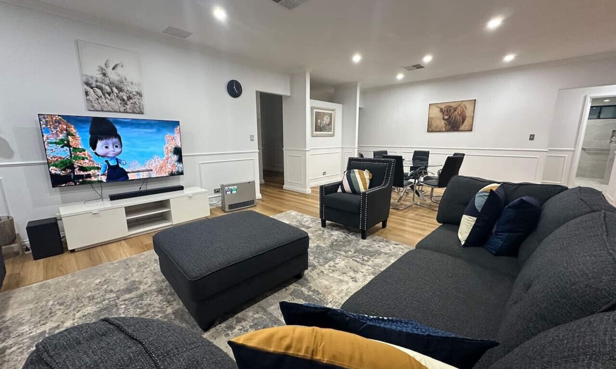 Wanneroo House | Tranquility Executive Retreat (2 bdrm)