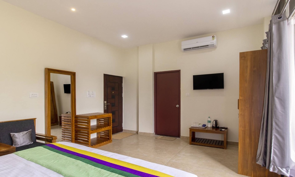 Kakabe Hotel | Treebo The Rove With Swimming Pool