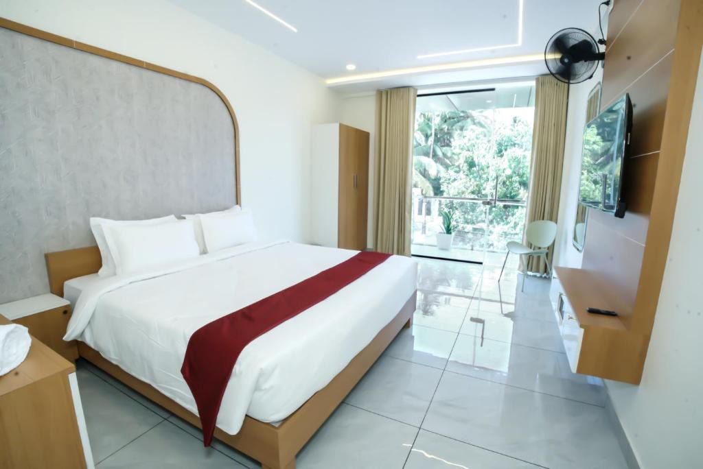 Ponnani Hotel | UK Plaza