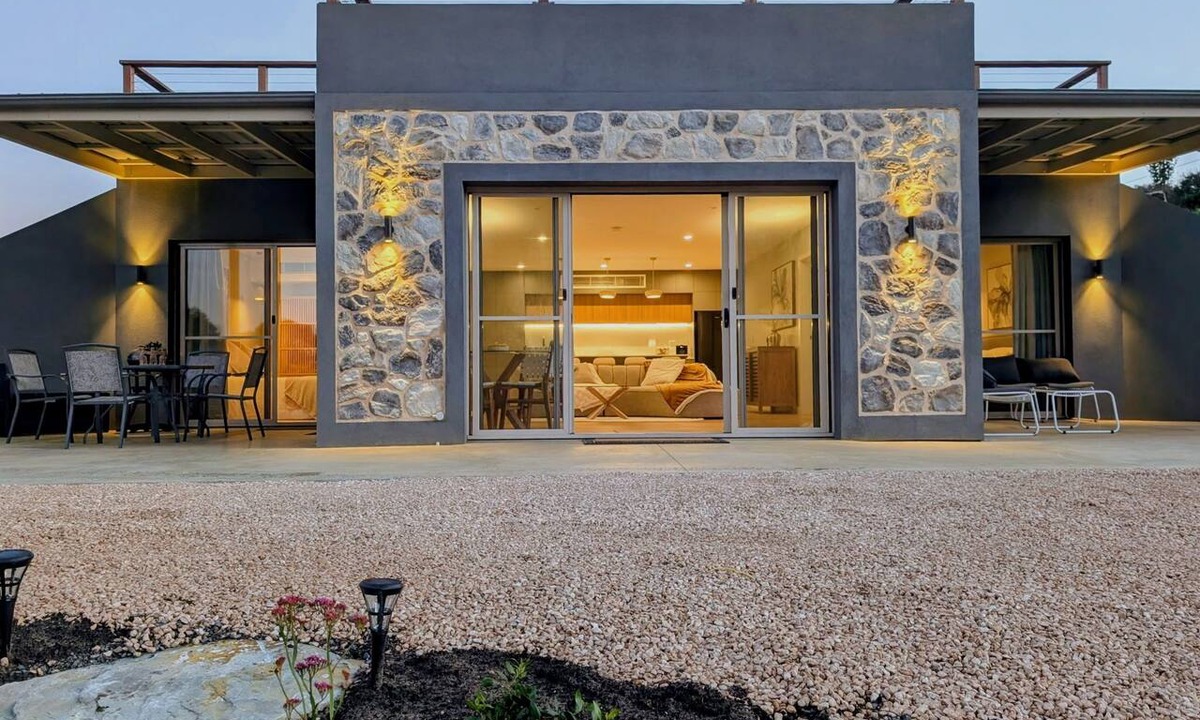 Totness Apartment | Unique underground eco sanctuary with views, minutes from historic Hahndorf