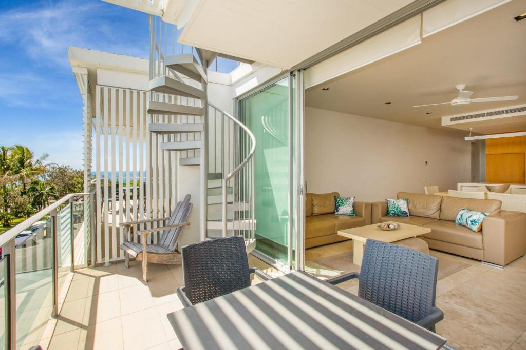 Rainbow Beach House | Unit 203 Plantation - Rainbow Beach, Plantation Resort Top Floor, Aircon, Free Wi-Fi