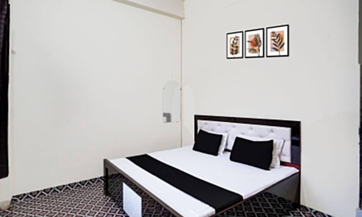 Pukhrayan Hotel | Vasundhara Garden
