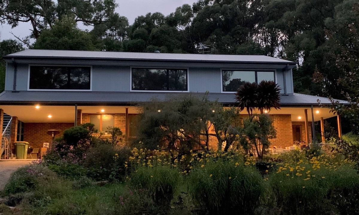 Macclesfield Apartment | Very Pet-friendly Accommodation on 10 Acres. Perfect for the Complete Family