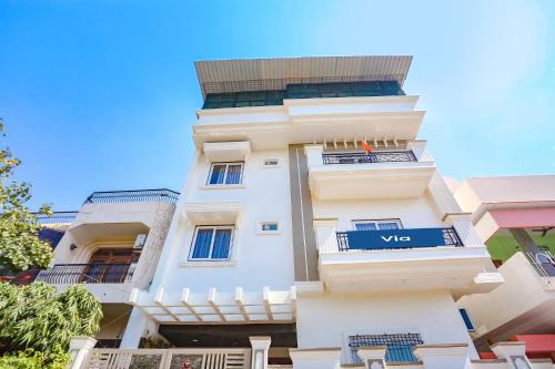 Sigra Hotel | Via Aditya Guest House - Nr Dasaswamedh Ghat