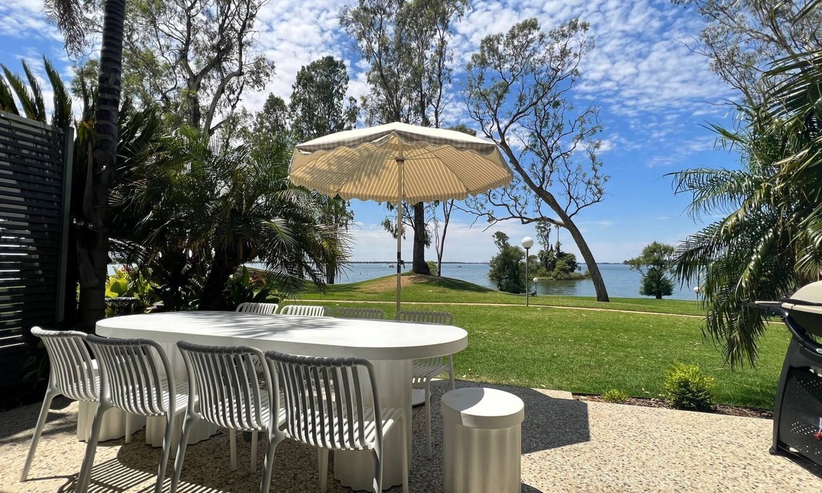 Mulwala Villa | Villa Tarni Unit 7 Lake Mulwala frontage and short walk to all clubs