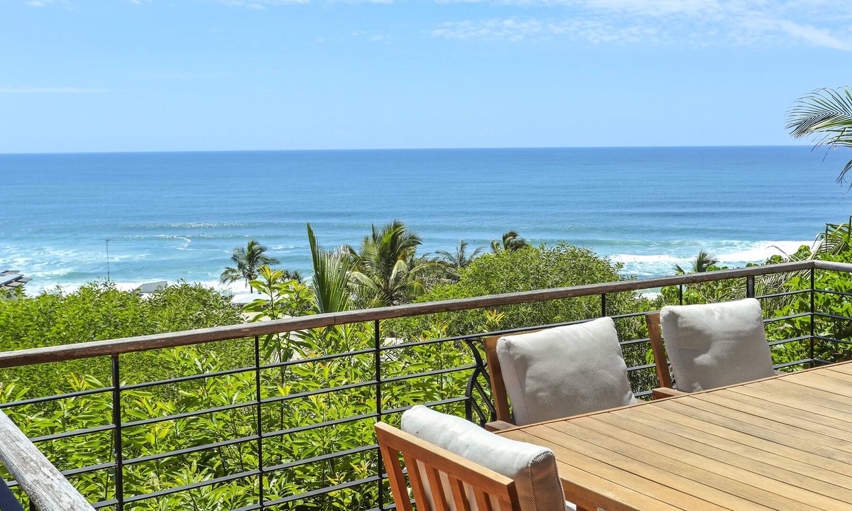Sunshine Beach Apartment | Villa with Panoramic Ocean Views