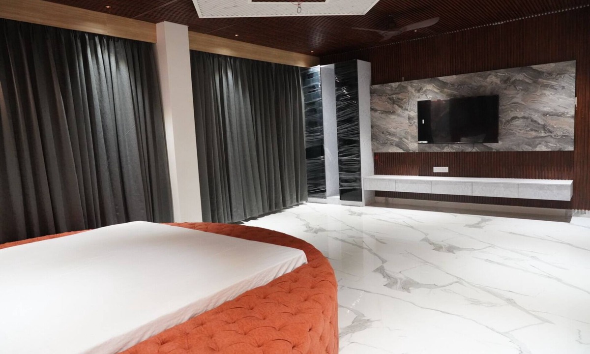 Varanasi Hotel | Viraj International Hotel