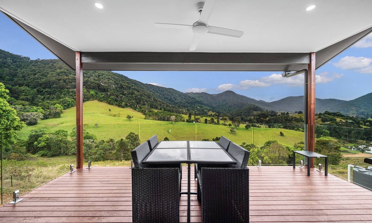 Coolabine Cabin | Wagtail Studio Cabin. Peaceful and Ideal for couples or a young family.