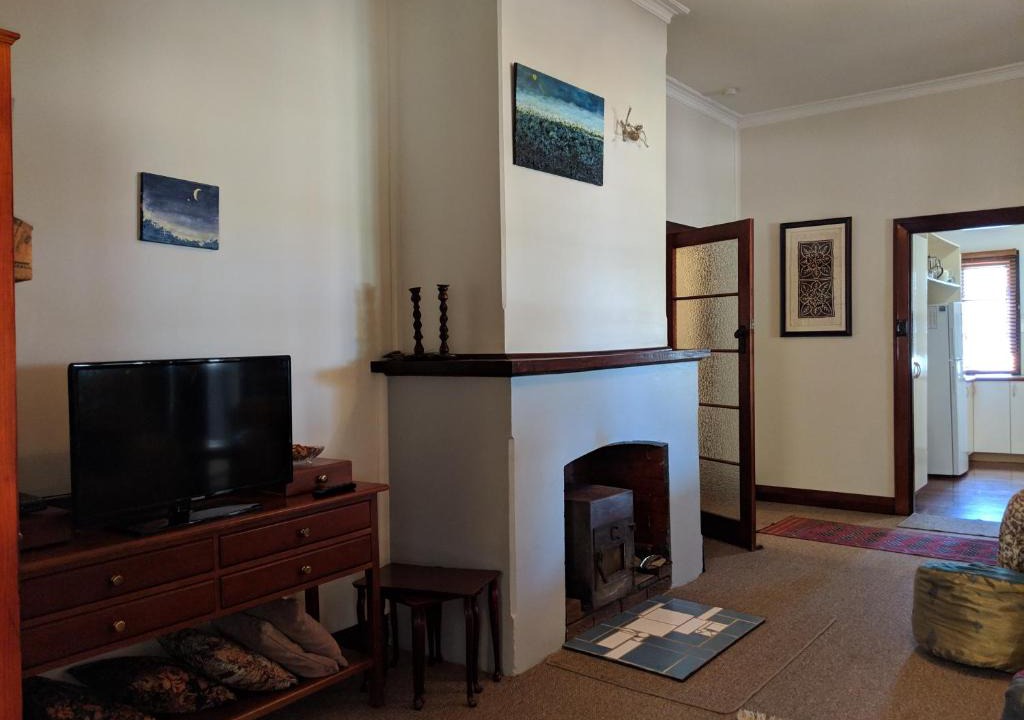 Bridgetown House | Walnut Cottage - 2 bedroom pet friendly country cottage