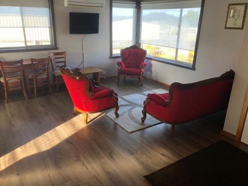 Waratah House | Waratah Falls Holiday Unit
