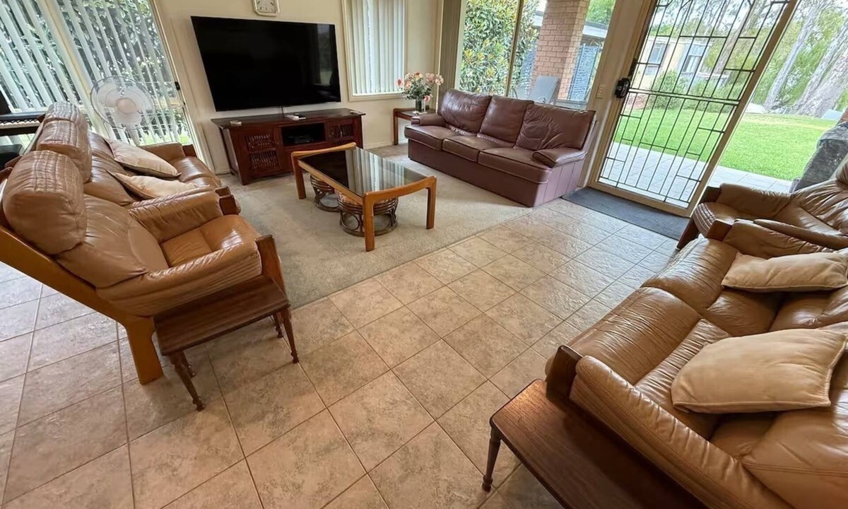 Kirwans Bridge House | Waterfront 4 Bedroom Home with Rumpus Room