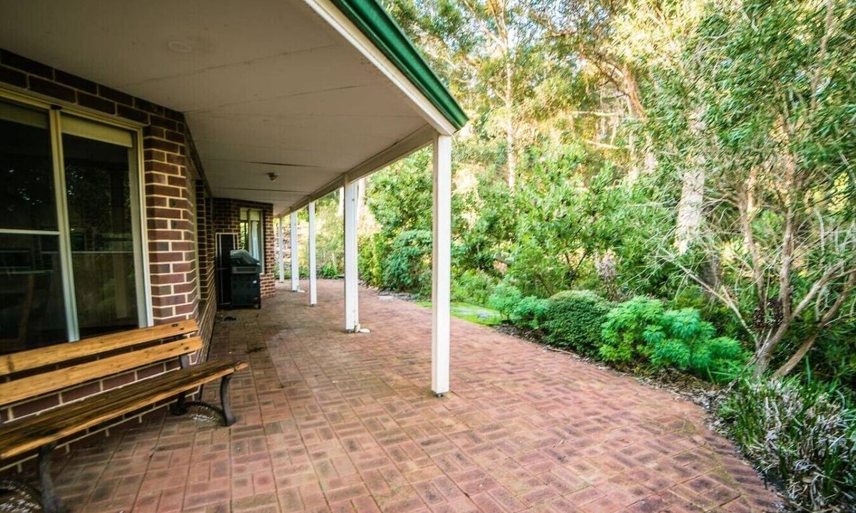 Shadforth House | Whispering Karri Retreat | 5-Acre Hideaway