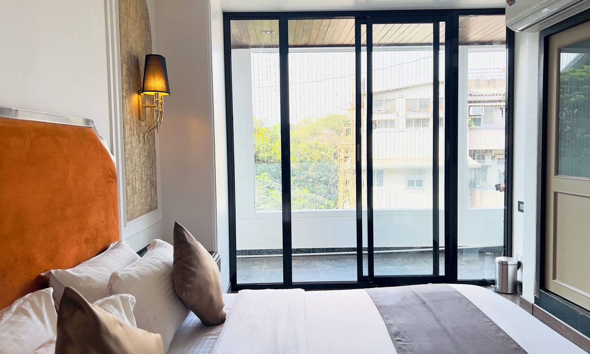 Wellington Pier Hotel | White Pearl Colaba