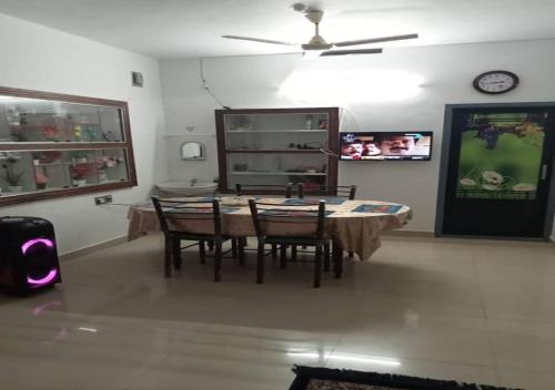 Mananthavady House | White Rose