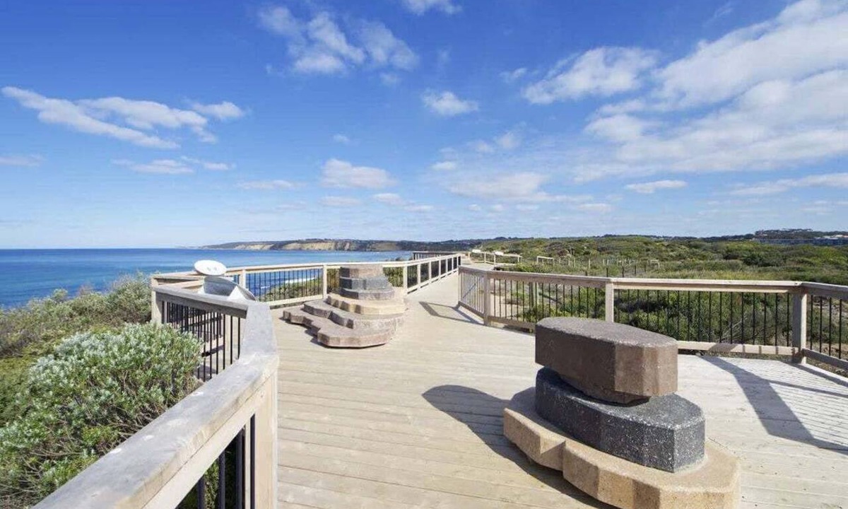 Torquay Apartment | Whitewash Beachfront Apartment on The Esplanade