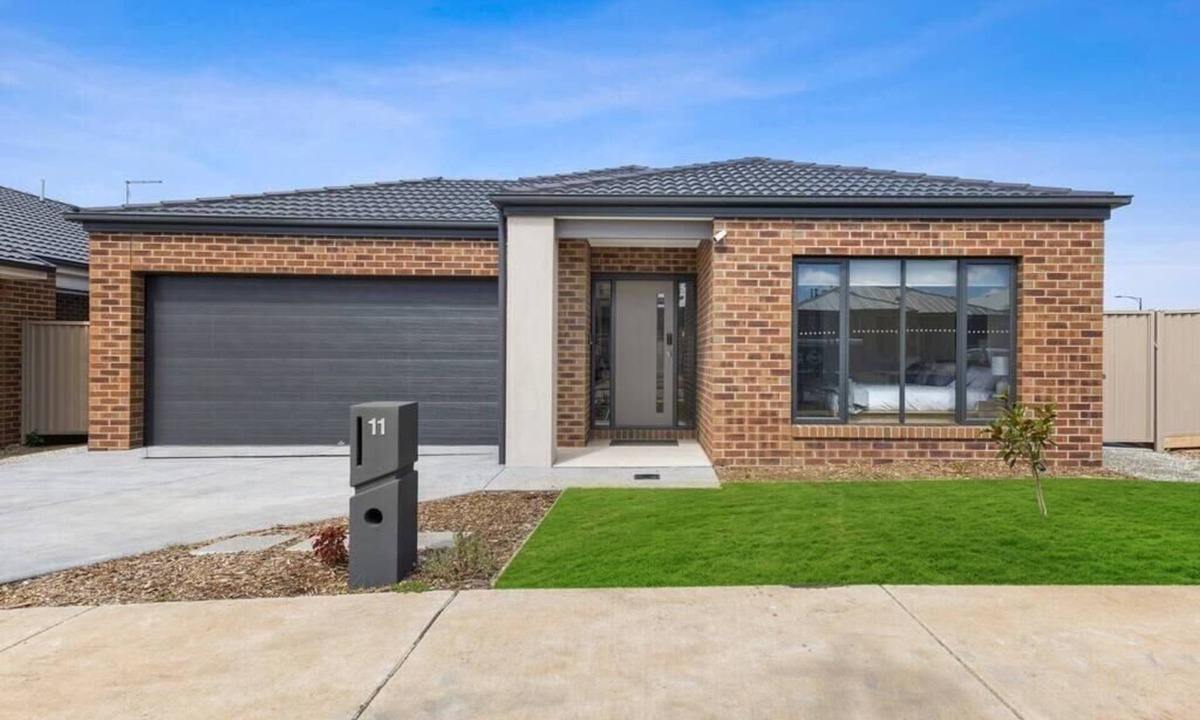 Delacombe House | Winter Valley Retreat - Palatial Pad in the Valley!