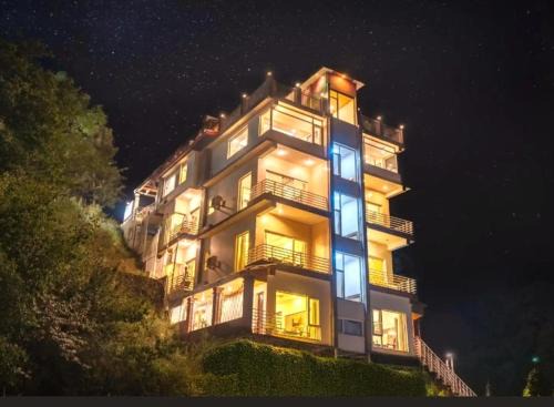 Kumarhatti Bed & Breakfast | Wood Stock Kasauli-Rooms With Balcony & Cottages with private Terrace-Panoramic View -Adjoining Forest Track