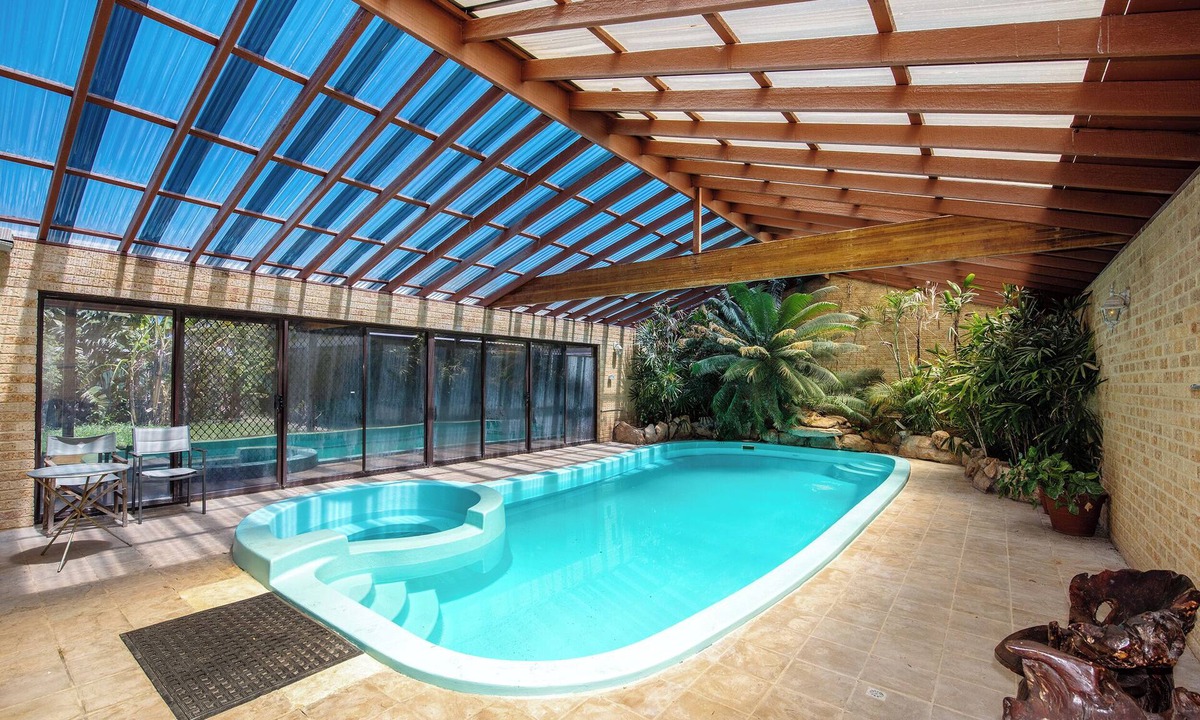 Forrestfield House | Work or Play or Weddings: Huge House, Pool, Shops & Near Airport