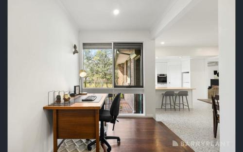 Coldstream House | Yarra Valley Farmhouse Sunrise Deck Views