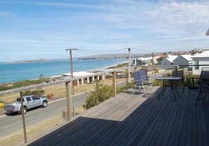 98 Seagull Ave - First Class Property with Stunning Sea Views in Hayborough