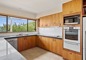 Beachfront - elevated ocean views in Port Fairy