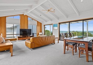 Beachfront - elevated ocean views in Port Fairy