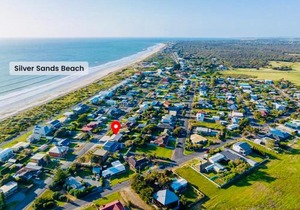 Footprints in the Sand, Silver Sands Beach House in Aldinga Beach