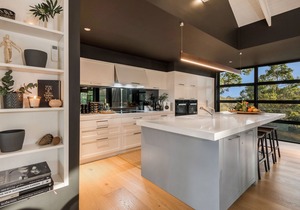 Luxury Shoreham Property Coastal/Rural Views & Pool, Close to Wineries & Beach in Shoreham