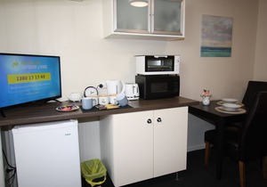 ❤ RESORT POOLSIDE STUDIO - WALK TO BEACH, BARS, RESTAURANTS, CAFES, CINEMAS ❤ in Mandurah