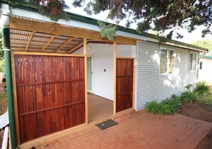 Riverscape Cottage No.5 - Riverscape - unit 5 with views over the Blackwood River and cosy fire place in Augusta