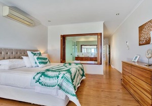Seascape Luxury Beachfront Holiday House in Cairns