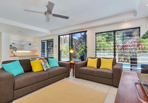Seascape Luxury Beachfront Holiday House in Cairns