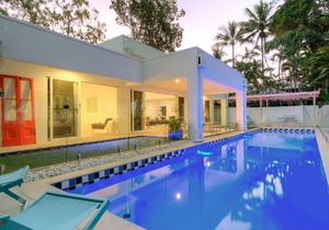 Tenterfield on Oak Beach - Modern & Luxurious in Oak Beach