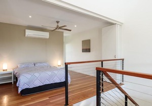 Unit 2 Rainbow Surf - Modern double storey townhouse with large shared pool close to beach and shops in Rainbow Beach