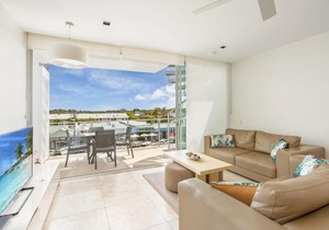 Unit 203 Plantation - Rainbow Beach, Plantation Resort Top Floor, Aircon, Free Wi-Fi in Rainbow Beach