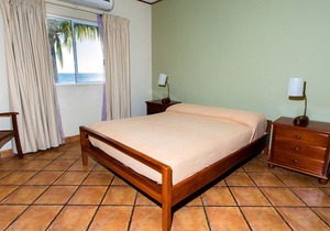 Villas Iguana A-14: Beachfront Condo! in Tola
