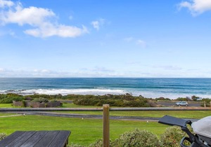 Whitecrest 10 - Front row views of the Southern Ocean - Great Ocean Road Apollo Bay in Wongarra
