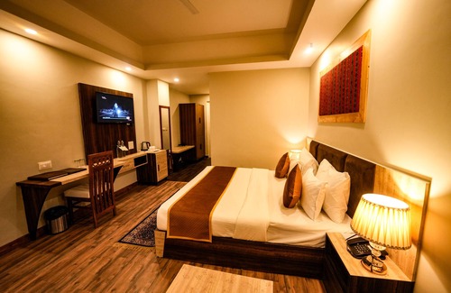 Sidhpur Hotel | HOtel Square One by D'Polo Dharamshala