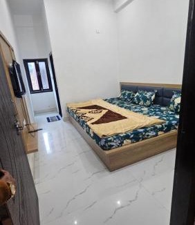 Vrindavan Hotel | श्री राधा कृष्ण कुंज