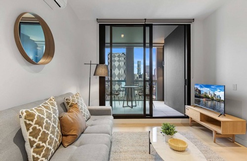 South Melbourne Apartment | 1-Bed Resort with Study and Gym