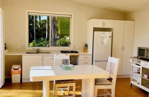 Valentine Villa | 1 bedroom accommodation - Lake views!
