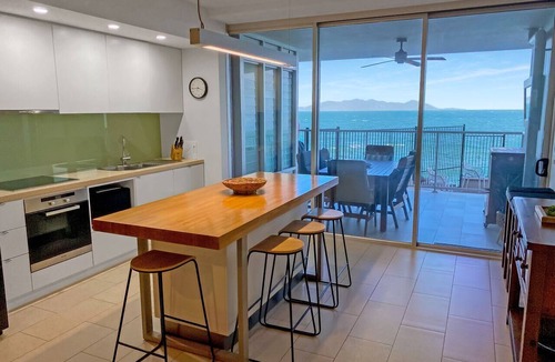 Nelly Bay Apartment | 1 Bright Point Apartment 4104