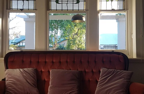 Prospect House | 10 min to CBD passing Adelaide Oval CBD. This is a Gentlemans bungalow